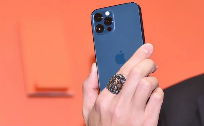 奈曼苹果手机维修分享iPhone12系列重启方法教程 